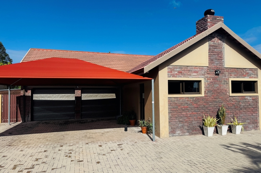 3 Bedroom Property for Sale in Middedorp Western Cape